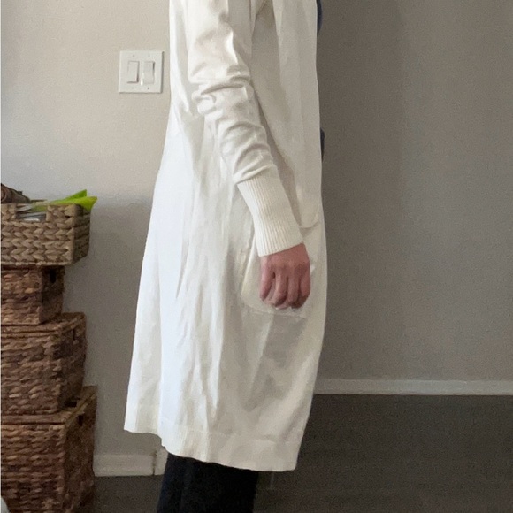 Express XS long cream colored pocket sweater - Picture 3 of 7